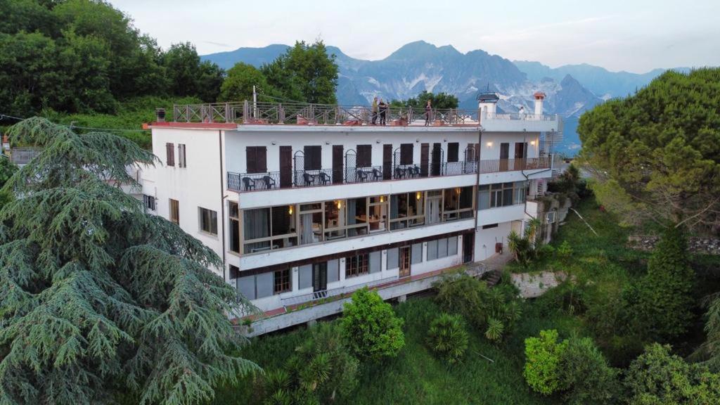 Hotel Ristorante Radar Carrara Bagian luar foto