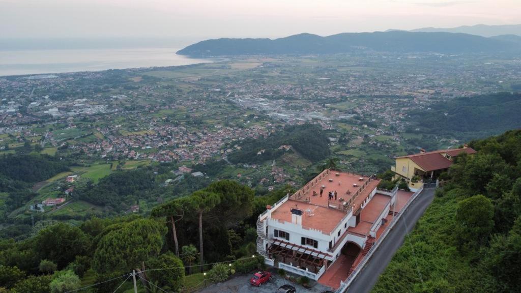 Hotel Ristorante Radar Carrara Bagian luar foto