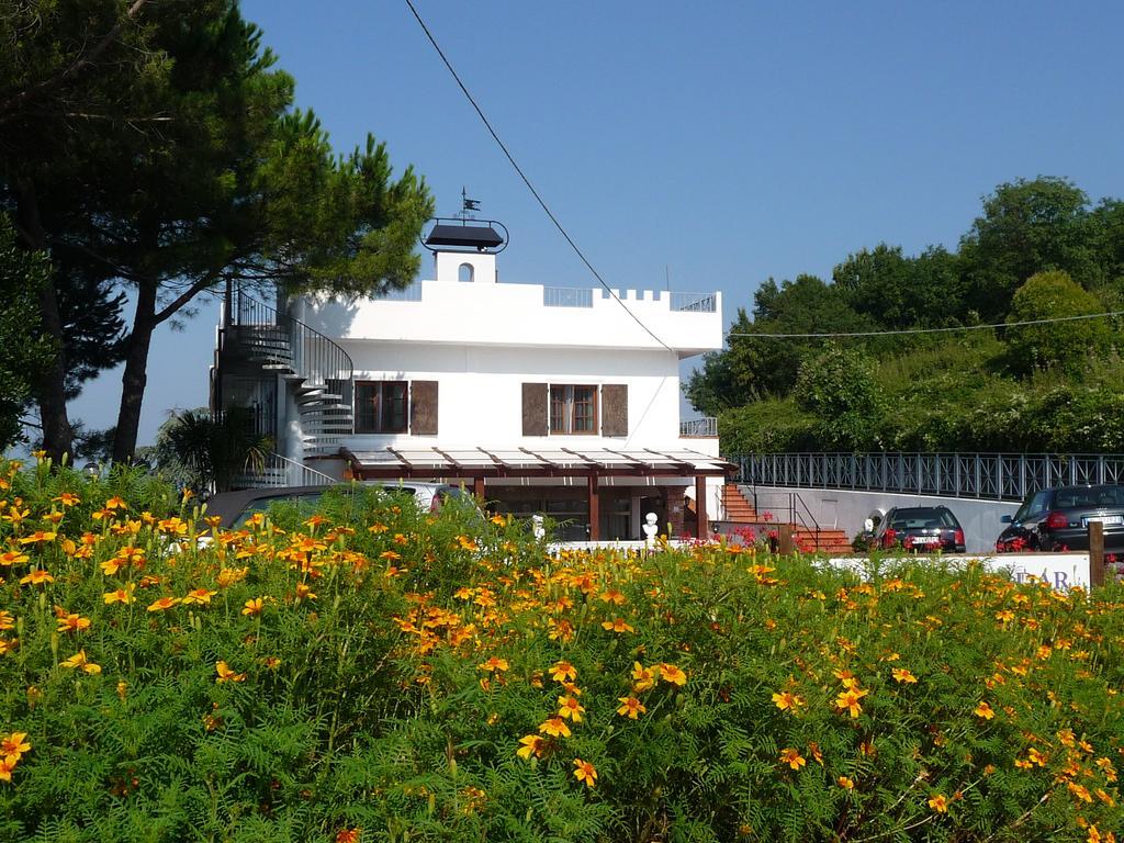 Hotel Ristorante Radar Carrara Bagian luar foto
